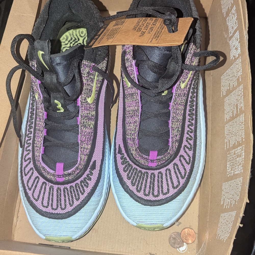 Nike Women's Black and Purple Athletic Shoes
